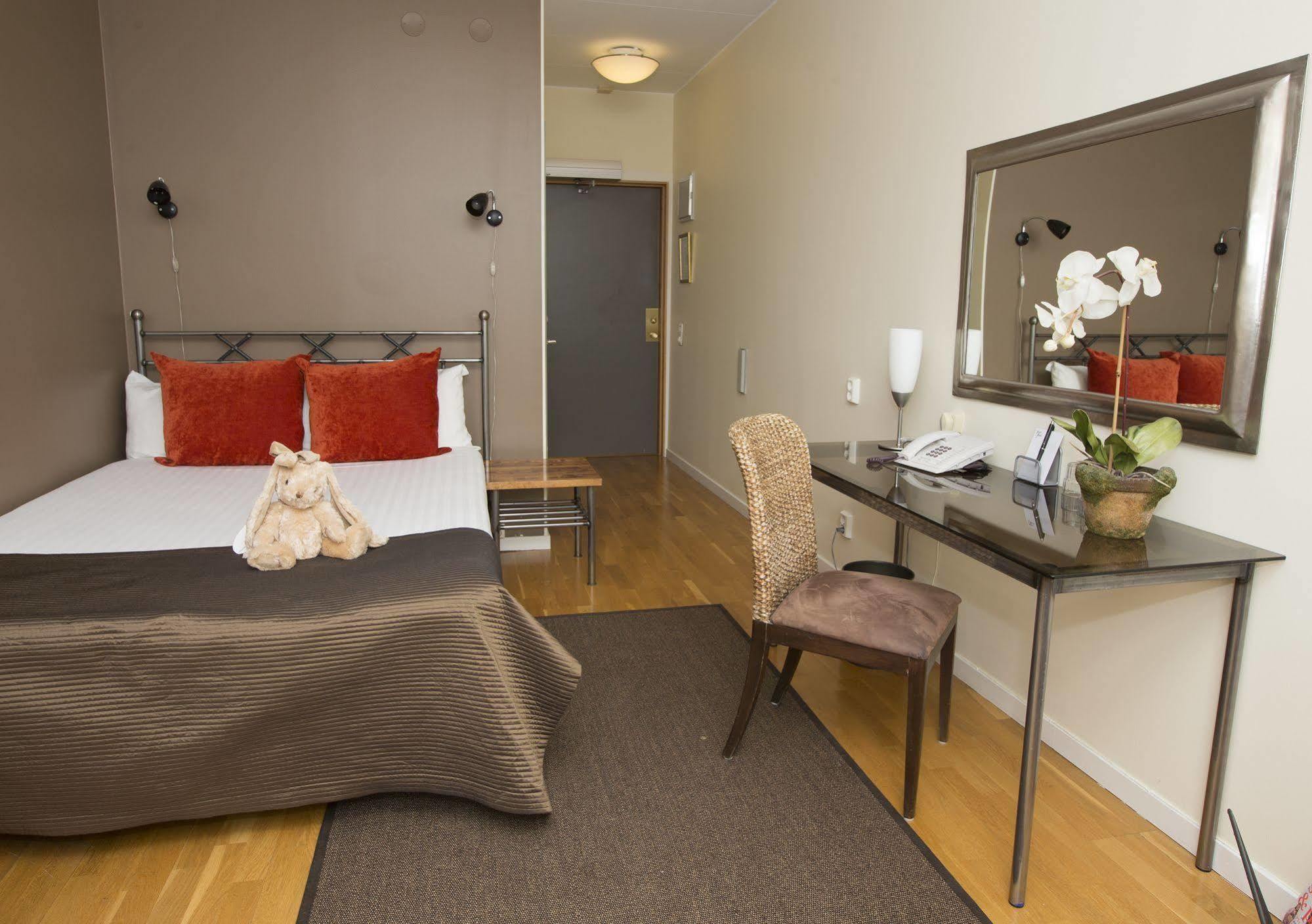 Maude'S Hotel Enskede Stockholm Estocolmo Exterior foto